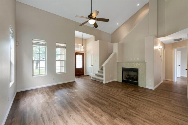 Building Photo - 905 Hillery Cove