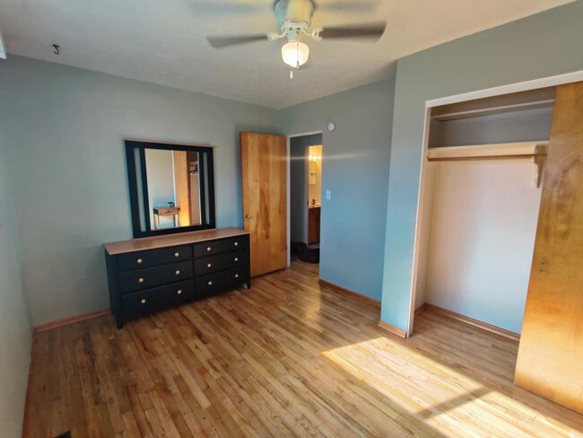 Building Photo - 1125 Maple Dr