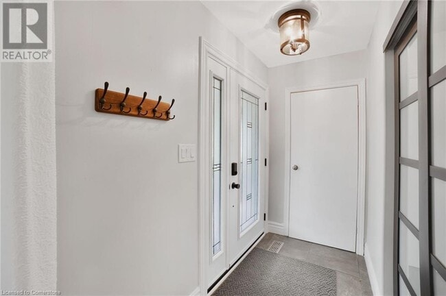 Building Photo - 250 W 31st St