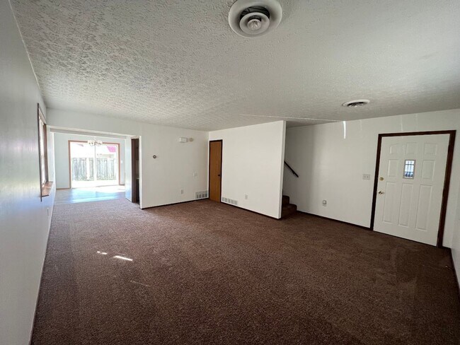Building Photo - 110 Country Villa Ln
