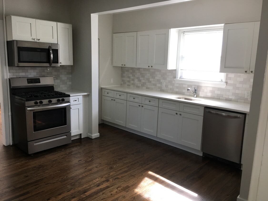 Primary Photo - 553 Avenue E