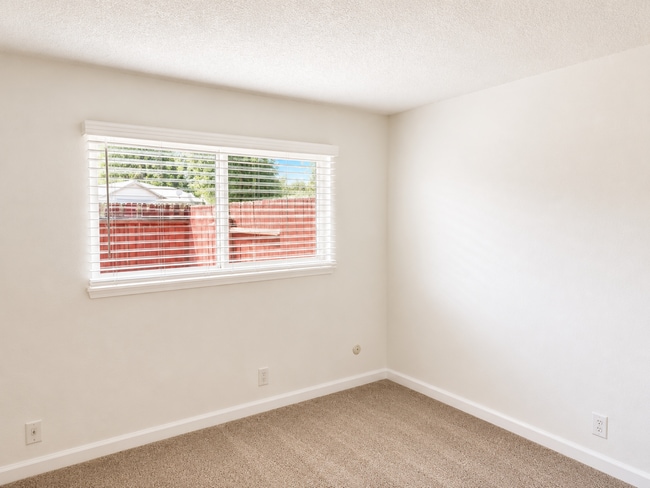 Building Photo - 5926-5928 Hilltop Drive