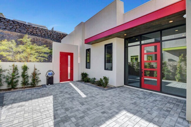 Building Photo - MacDonald Highlands Beauty With Awesome Views