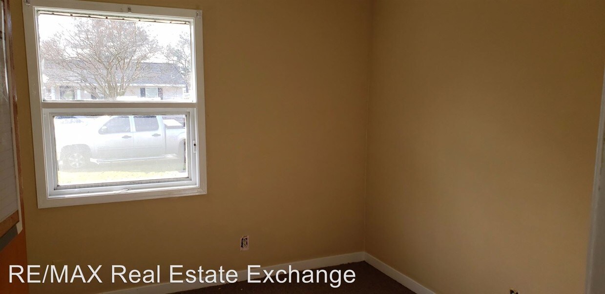 Building Photo - 3 br, 1.5 bath House - 1101 E. 14th Street