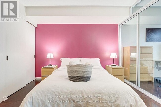 Building Photo - 208 Queens Quay W