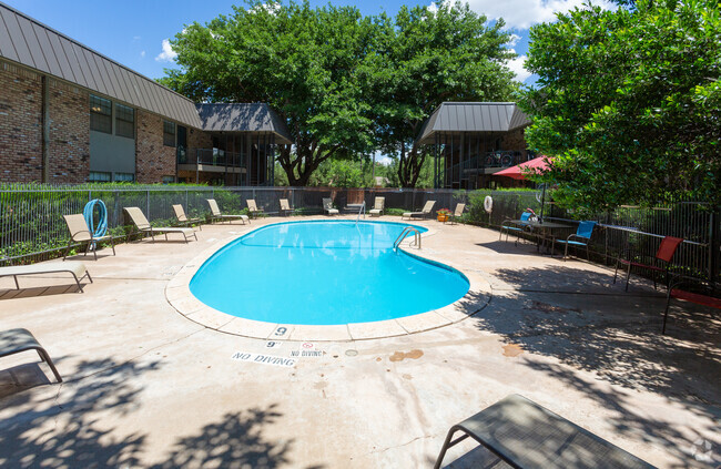 Private Pool - Branchwater Apartments