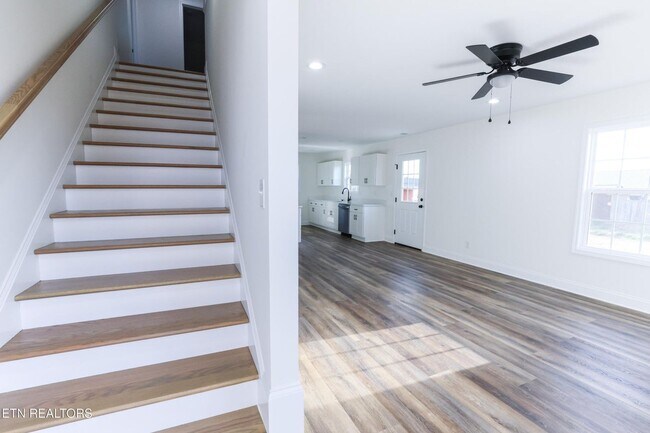 Foto del edificio - Maryville 37801 - 4 bedroom, 2 bath home - Contact Adam Sharp (865) 254-0980