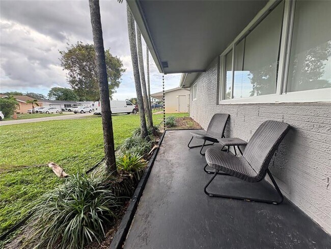 Foto del edificio - 8130 NW 13th St