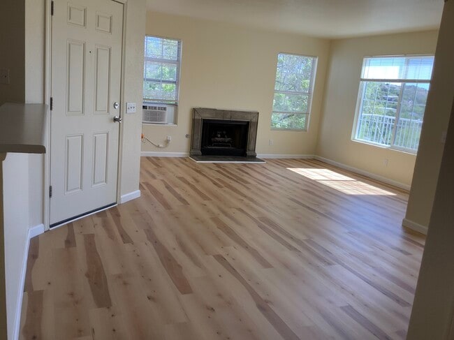 Building Photo - 604 N Bagby Dr