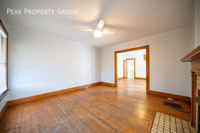 Building Photo - Newly Renovated Townhome! One Month Rent F...