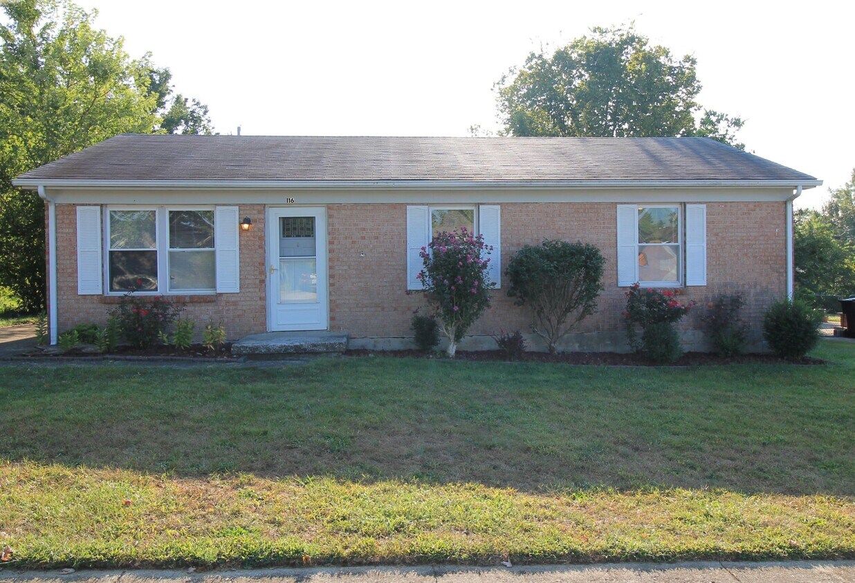 Primary Photo - 116 Queensway Dr