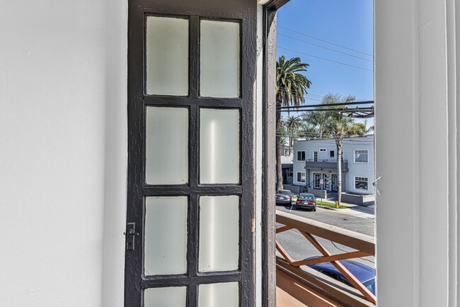 Building Photo - 119 Orange Ave