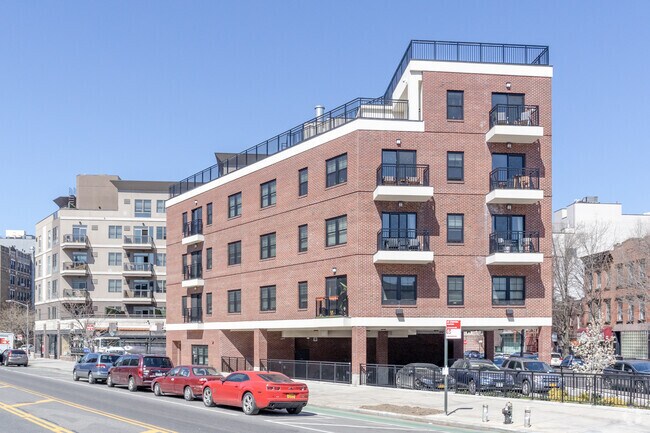 Building Photo - 460 Grand St