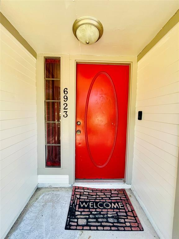 Building Photo - 6923 Five Forks Dr