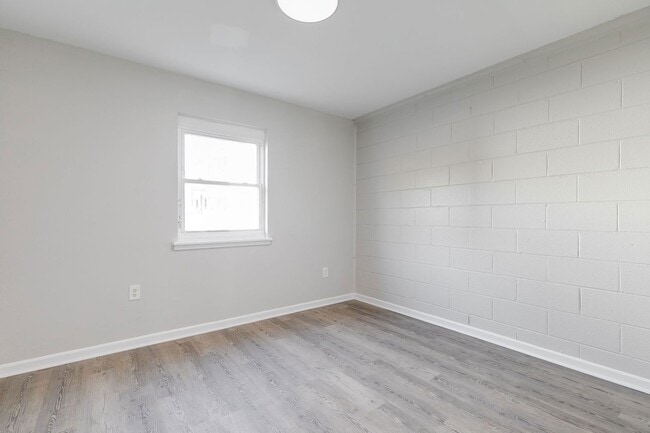 Interior Photo - 1901-1915 Whitcomb