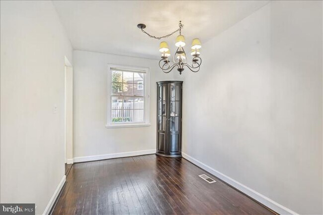 Building Photo - 3095 S Abingdon St