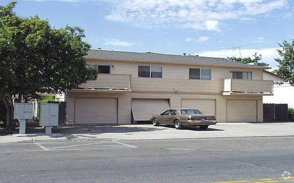 Primary Photo - 211 E St