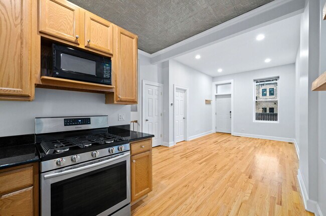 Foto del edificio - 825 N Winchester Ave