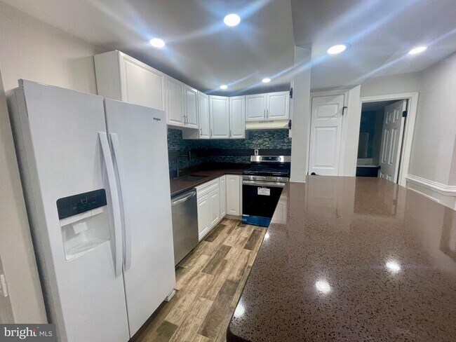 Foto del edificio - 6018 Westchester Park Dr