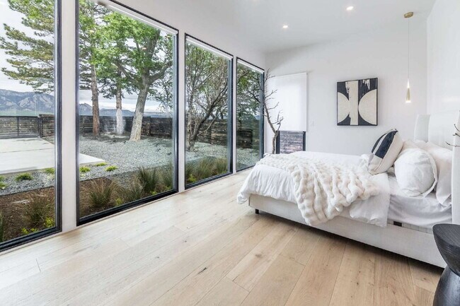 Foto del edificio - Modern Luxury Rental with Unobstructed Fla...