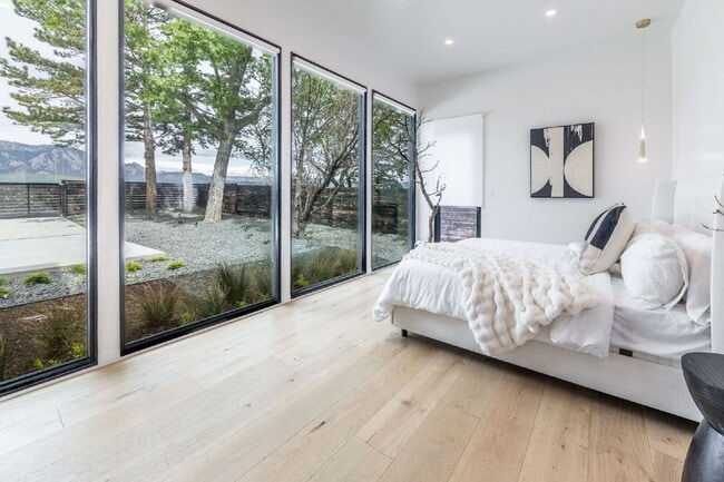 Building Photo - Modern Luxury Rental with Unobstructed Flatiron Views