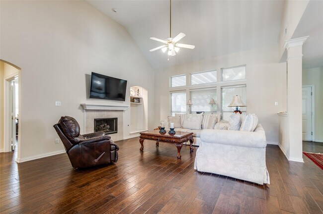 Foto del edificio - 928 Hidden Hollow Ct