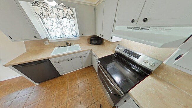 Foto del edificio - 3808 SE Dorchester Dr