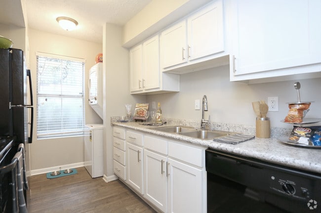 1BR, 1BA - 706 SF - Enclave at Roswell