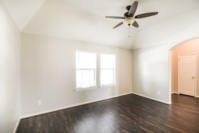 Foto del edificio - 3705 Burwood Ct