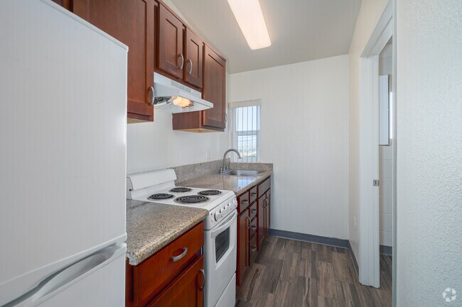 Estudio - 526 pies cuadrados - Cocina - Waldorf Manor - Senior Community - 55+