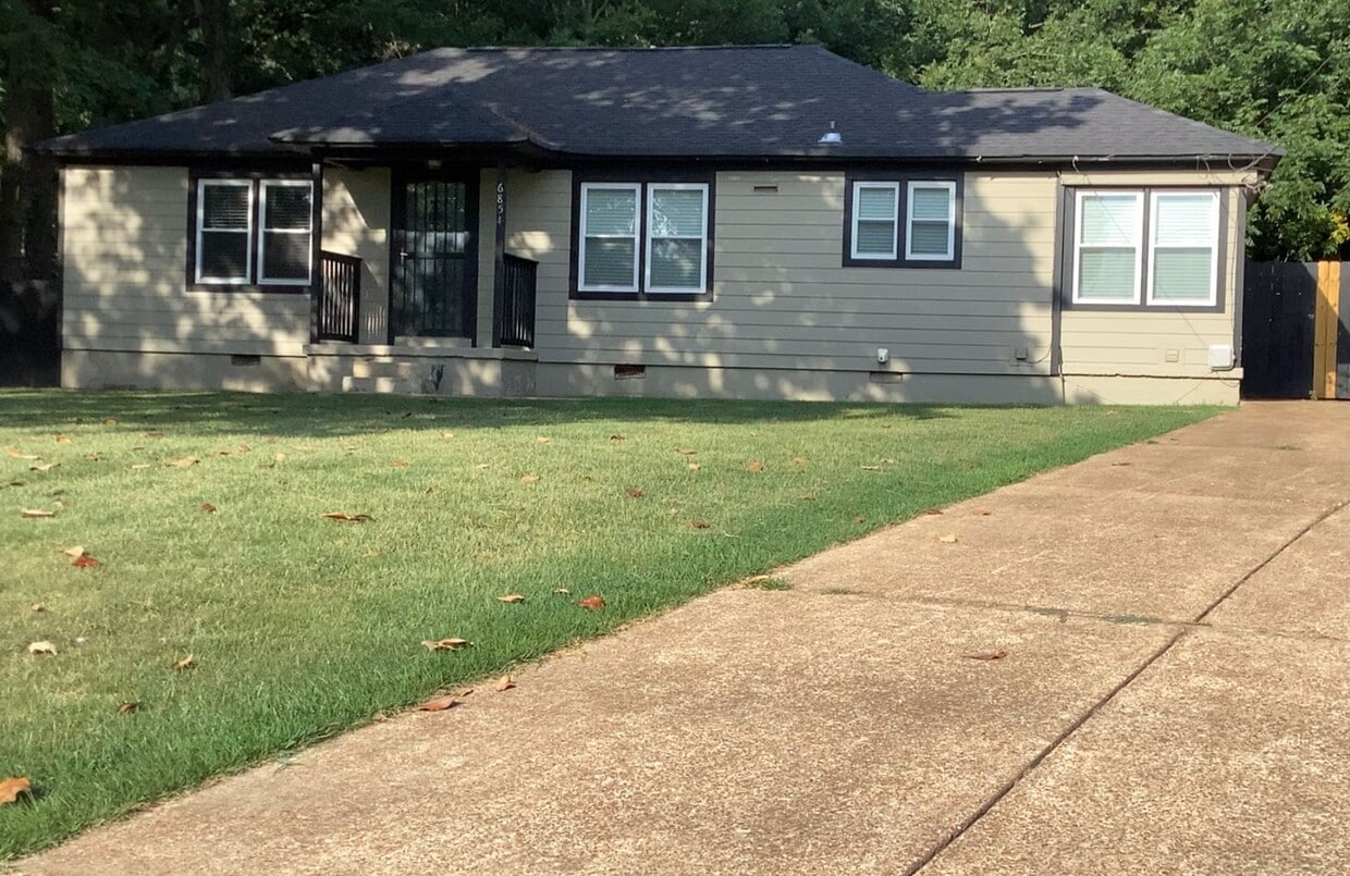 Adorable 3 bedroom, 1 bath home with a lar... - Adorable 3 bedroom, 1 bath home with a lar...
