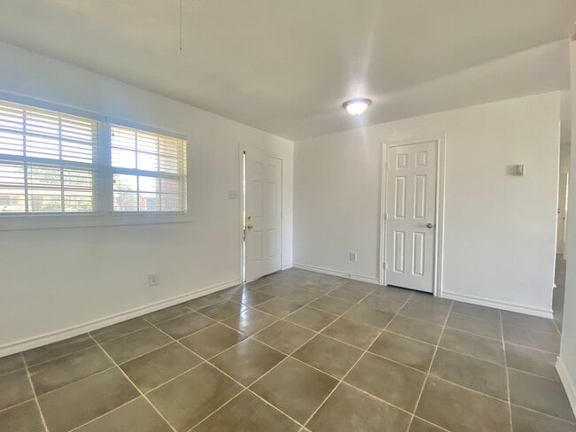Building Photo - Newly remodeled home now available -