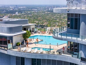 Building Photo - 1000 Brickell Plaza