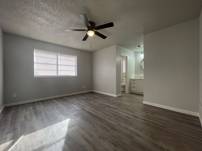 Building Photo - For Rent: Beautiful Remodeled 3 bedroom Ho...