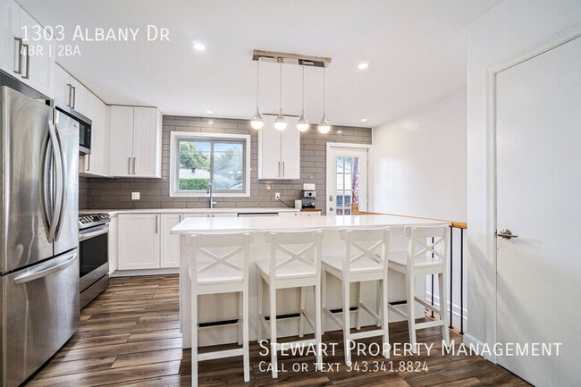 Building Photo - 1303 Albany Dr
