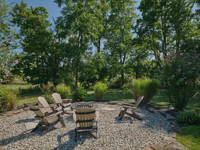 Foto del edificio - 6098 Upper York Rd