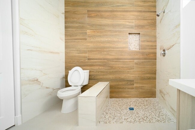 Building Photo - 15245 Brainbridge Cir
