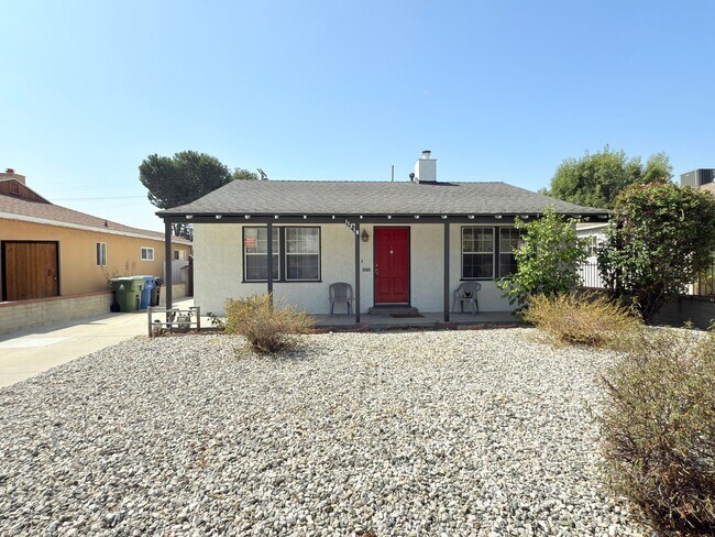 Foto del edificio - Bright and Spacious Two-Bedroom in Sun Valley