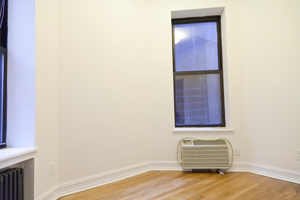Primary Photo - 135 W 67th St