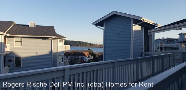 Building Photo - 651 SE Bayshore Dr
