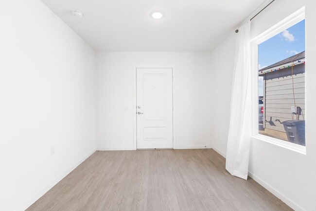 Building Photo - 1347 Neria Lp