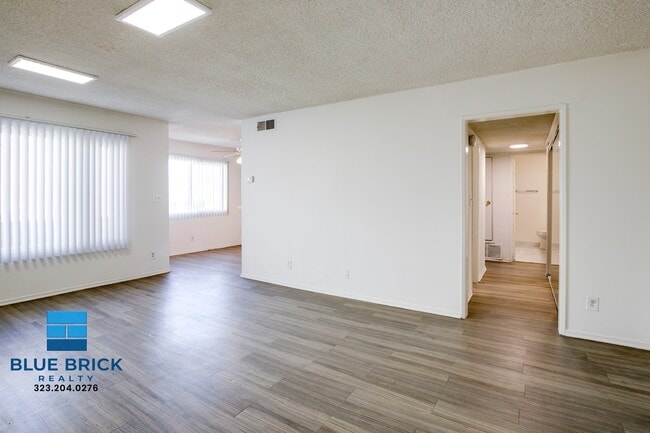 Foto del edificio - 17834 Burbank Blvd
