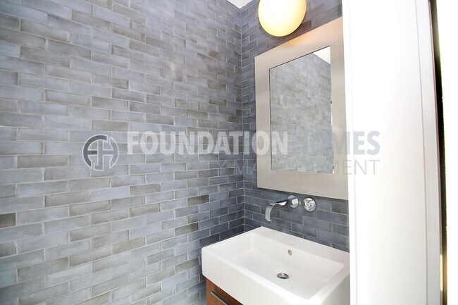 Building Photo - Remodeled Luxury Mill Valley Retreat - FOU...