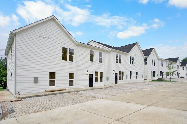 Foto del edificio - 520 Paragon Mills Rd