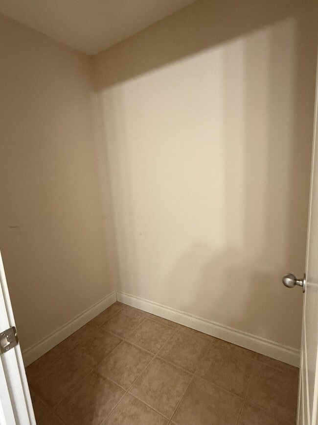 Building Photo - 4910 50 St