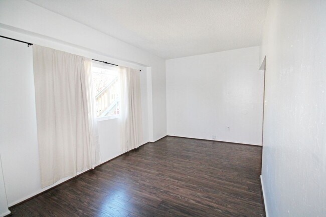 Building Photo - 2bed/1 bath walking distance to BART! FREE...
