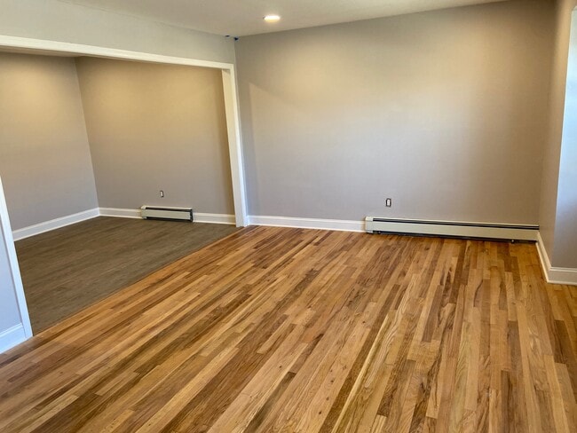 open living/dining area - 705 N Dudley Ave