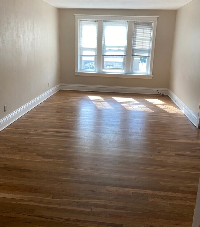 Front living room - 746 Kingsland Ave
