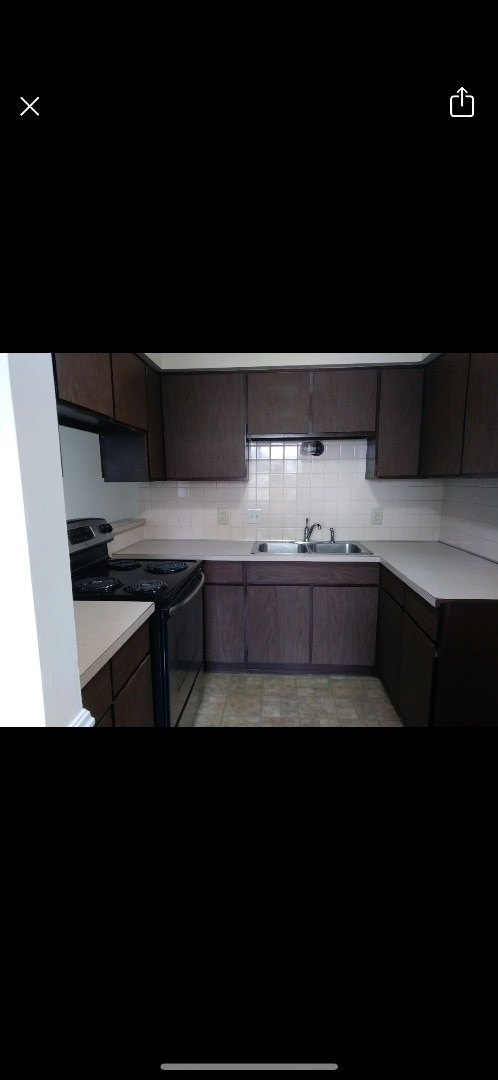 Building Photo - 2297 Eastlawn Ave