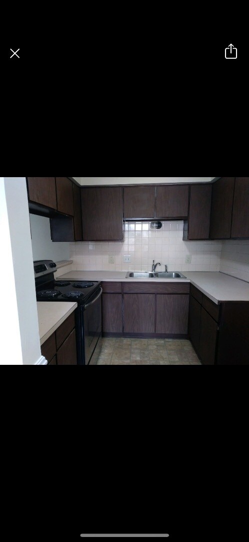 Foto del edificio - 2297 Eastlawn Ave